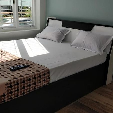 Ab Island Residency Apartment Mundrothuruth Bagian luar foto