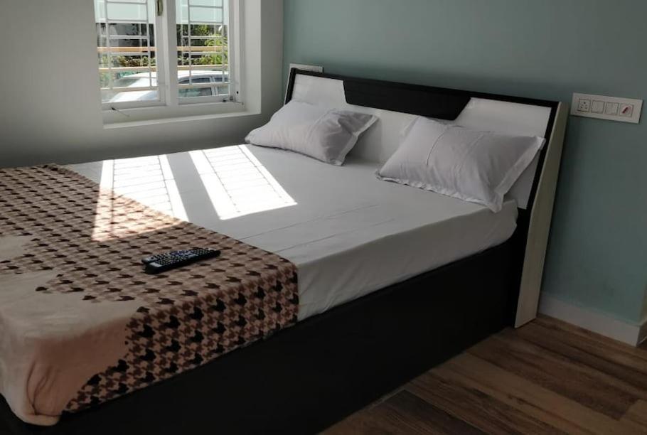Ab Island Residency Apartment Mundrothuruth Bagian luar foto